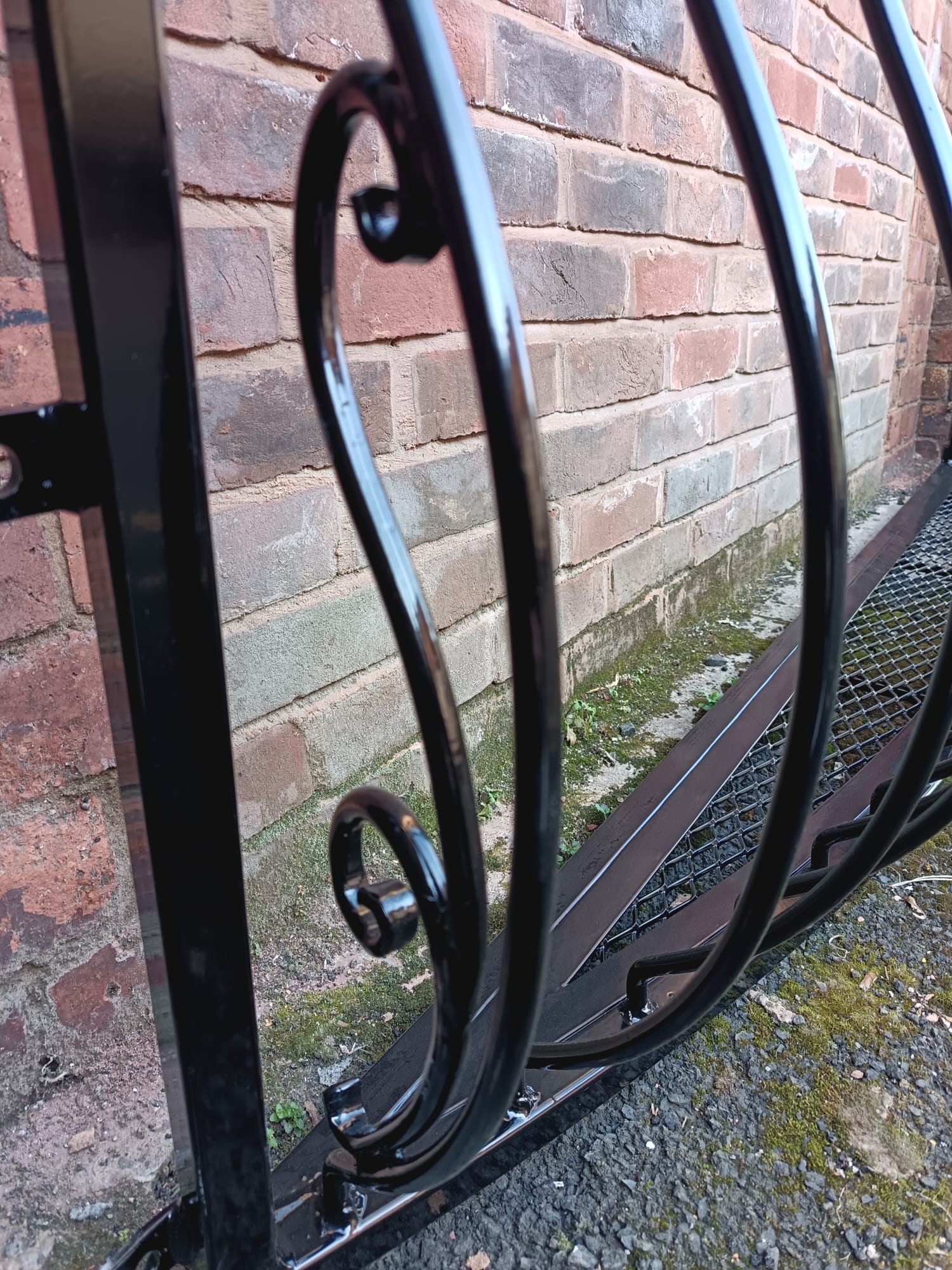 Bespoke Wrought Iron Juliet Balcony with Mesh Floor. 18