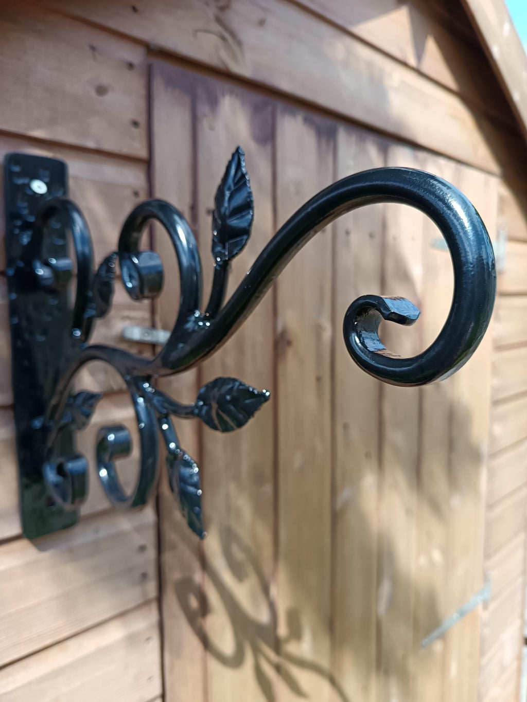 Metal Flower Pot Basket Hanger - Unique Garden decor. 84