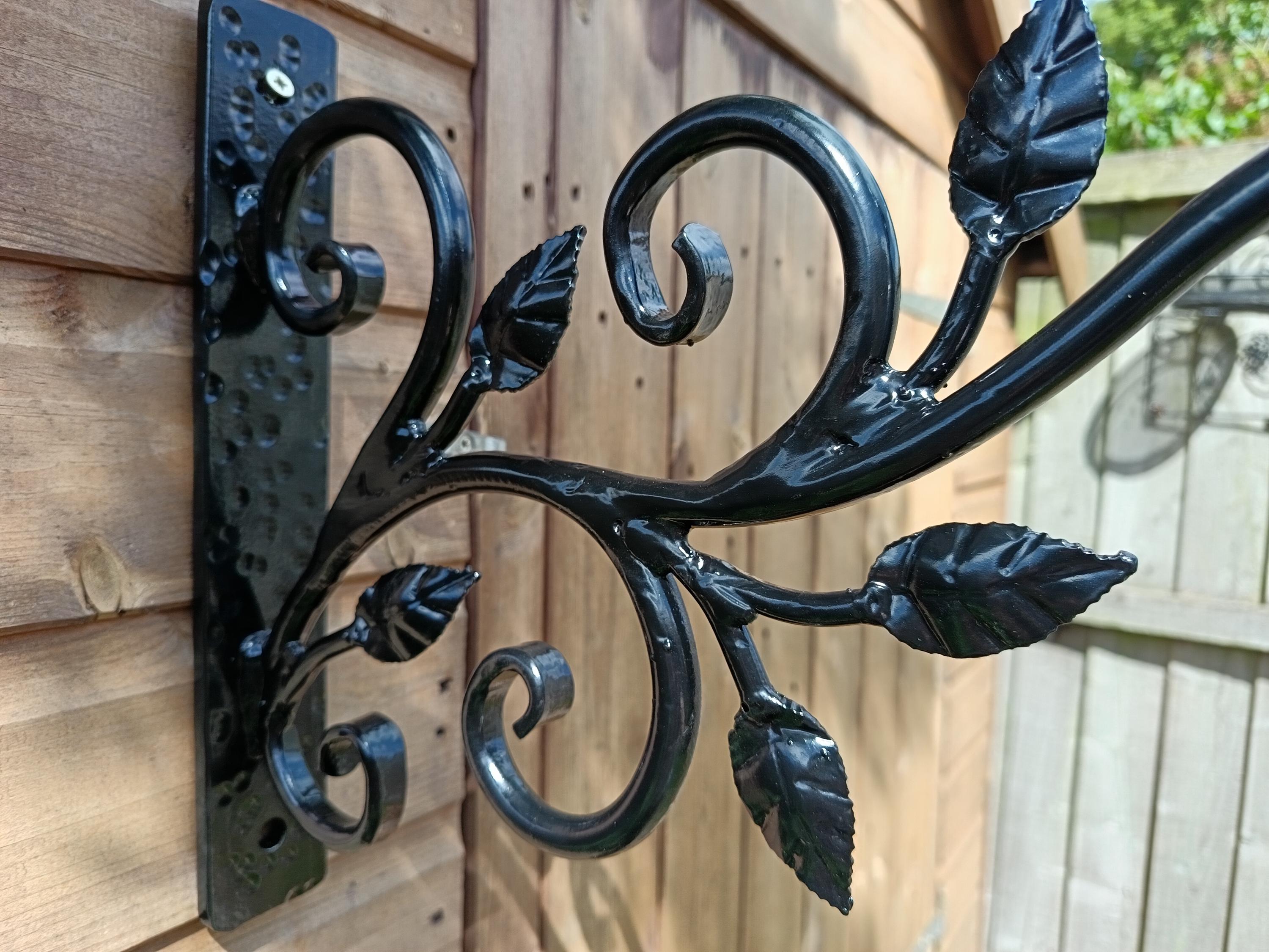 Metal Flower Pot Basket Hanger - Unique Garden decor. 84