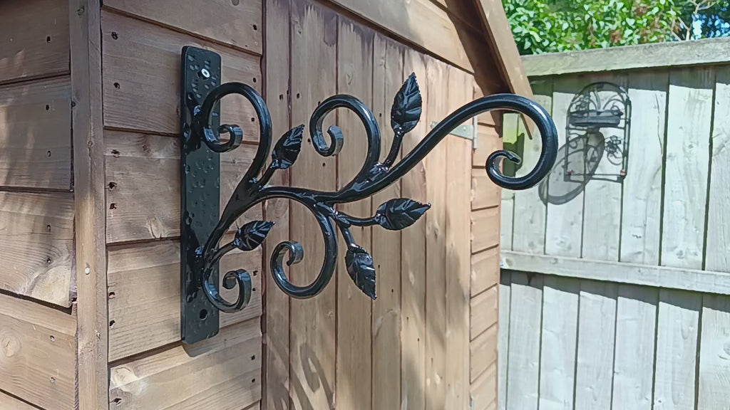 Metal Flower Pot Basket Hanger - Unique Garden decor. 84