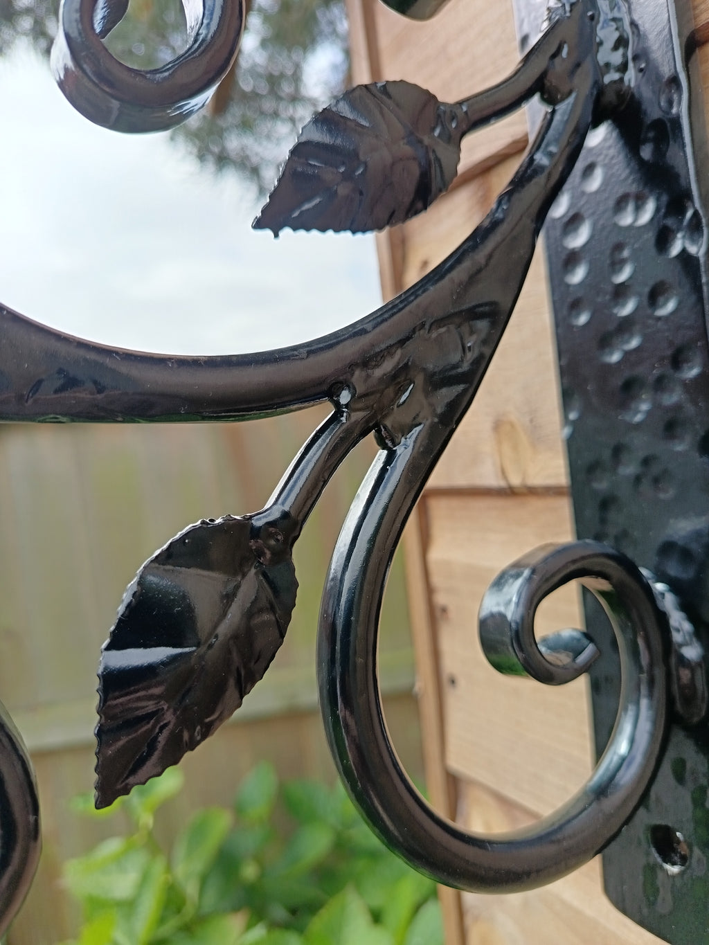 Metal Flower Pot Basket Hanger - Unique Garden decor. 84