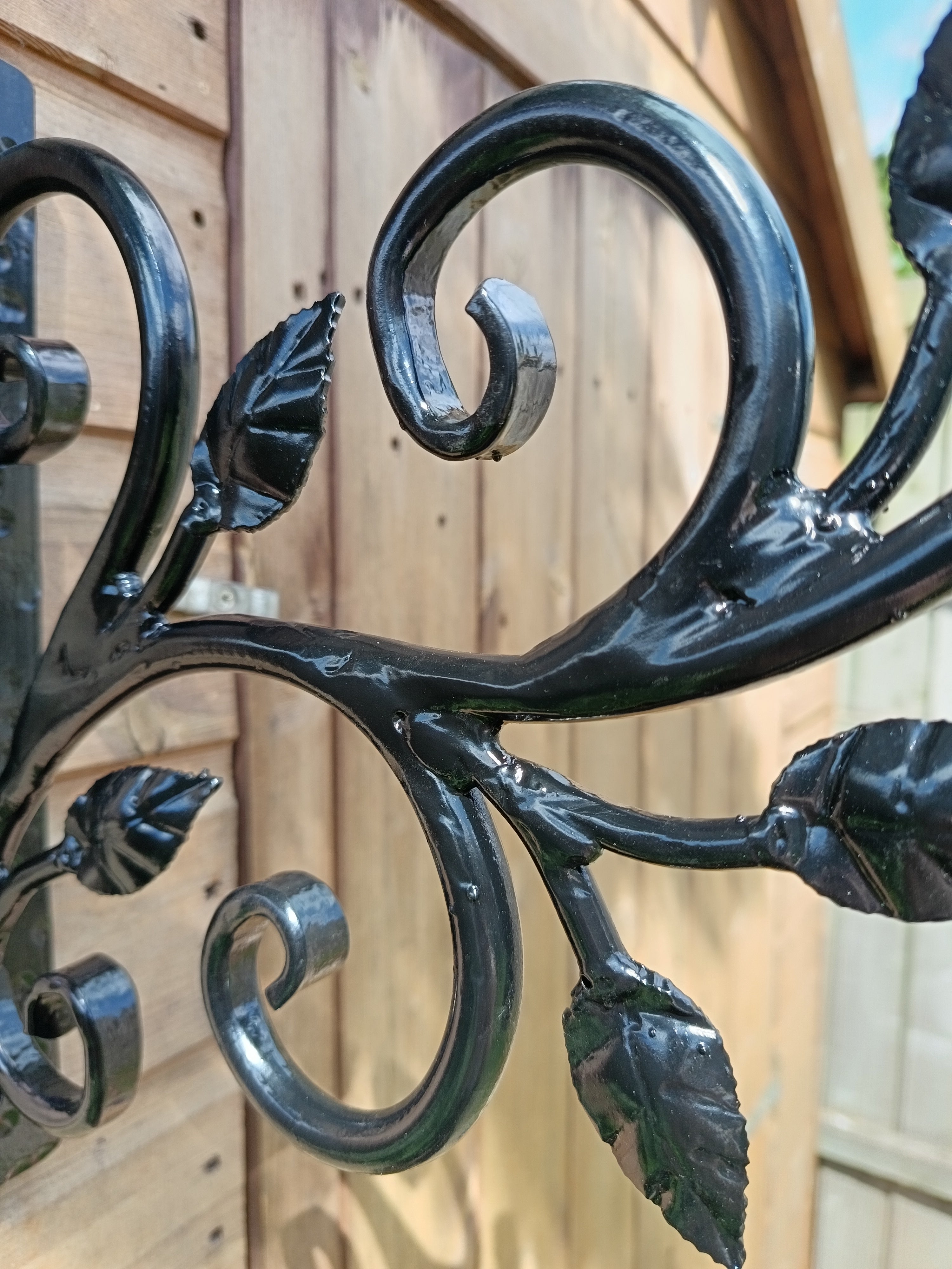 Metal Flower Pot Basket Hanger - Unique Garden decor. 84